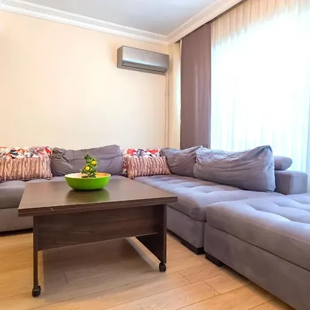 Flat With Garden Close To Coast In Uskudar Istanbul