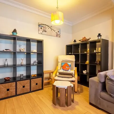 Flat With Garden Close To Coast In Uskudar *