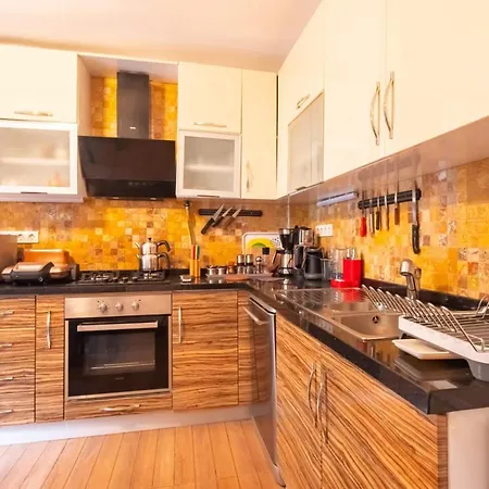 Apartment Flat With Garden Close To Coast In Uskudar *