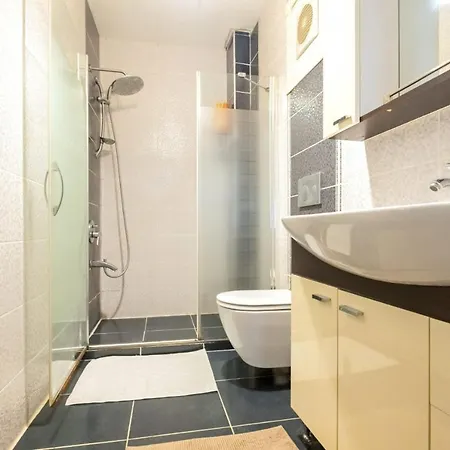 Apartment Flat With Garden Close To Coast In Uskudar Istanbul